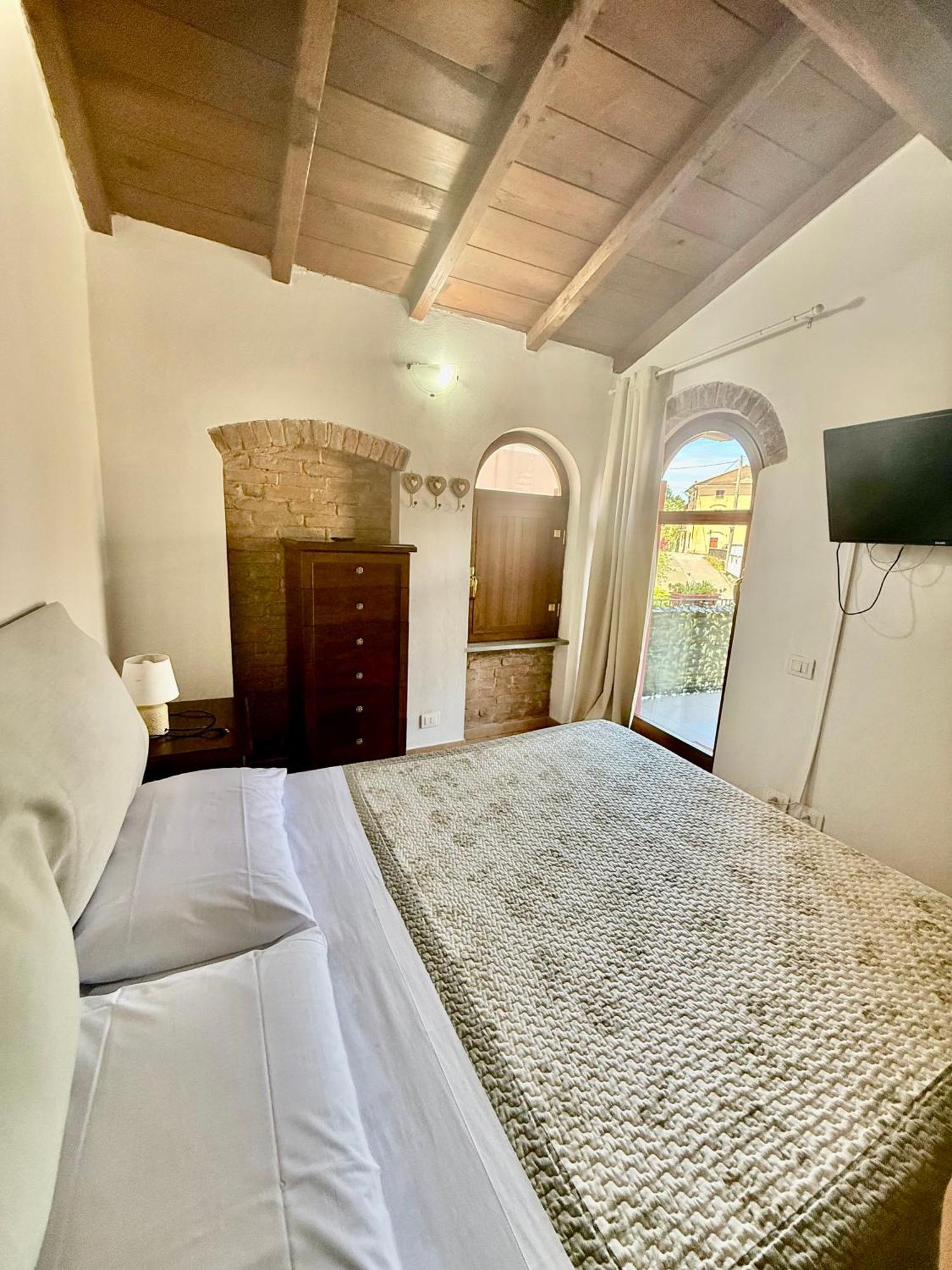 Casa Vacanze Elena Rometta Exterior foto